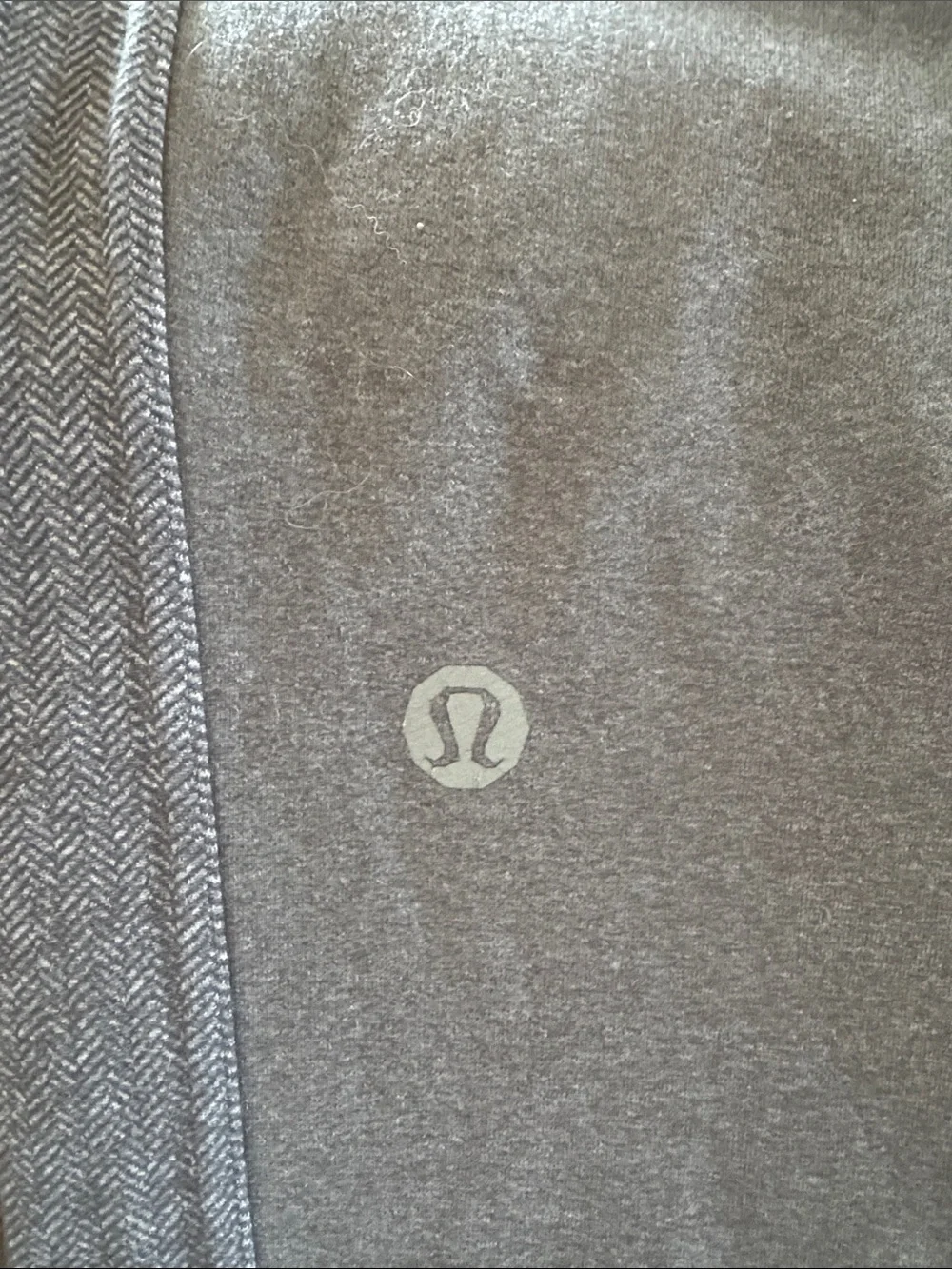 Lululemon men’s Gray straight leg drawstring waist sweatpants.